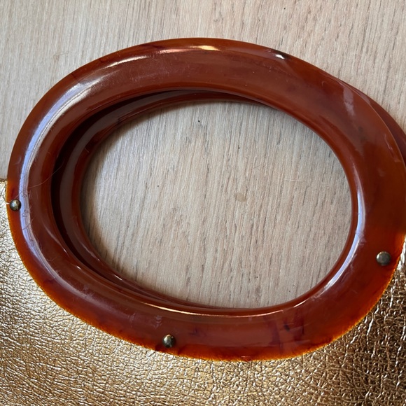 Mod Style gold 60’s style round handle gold metallic hand tote square flat - Picture 9 of 10